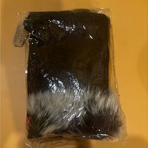 Women’s brown fur fingerless gloves.1119